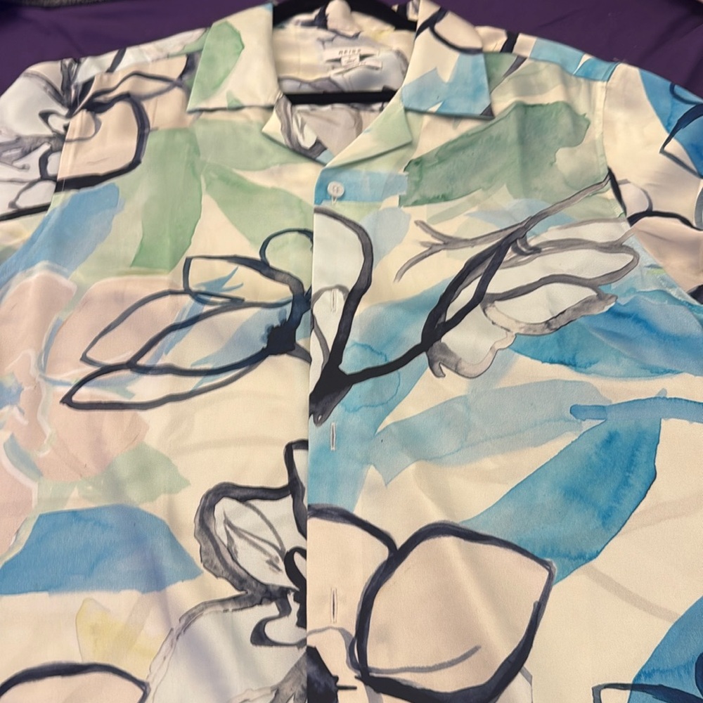 NWT Reese size large camp shirt, gorgeous polyester never worn